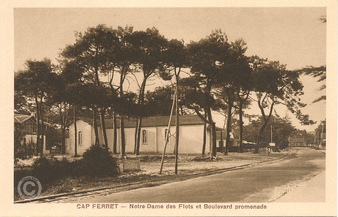Ferretdavant.com - La chapelle du Cap-Ferret et le tram